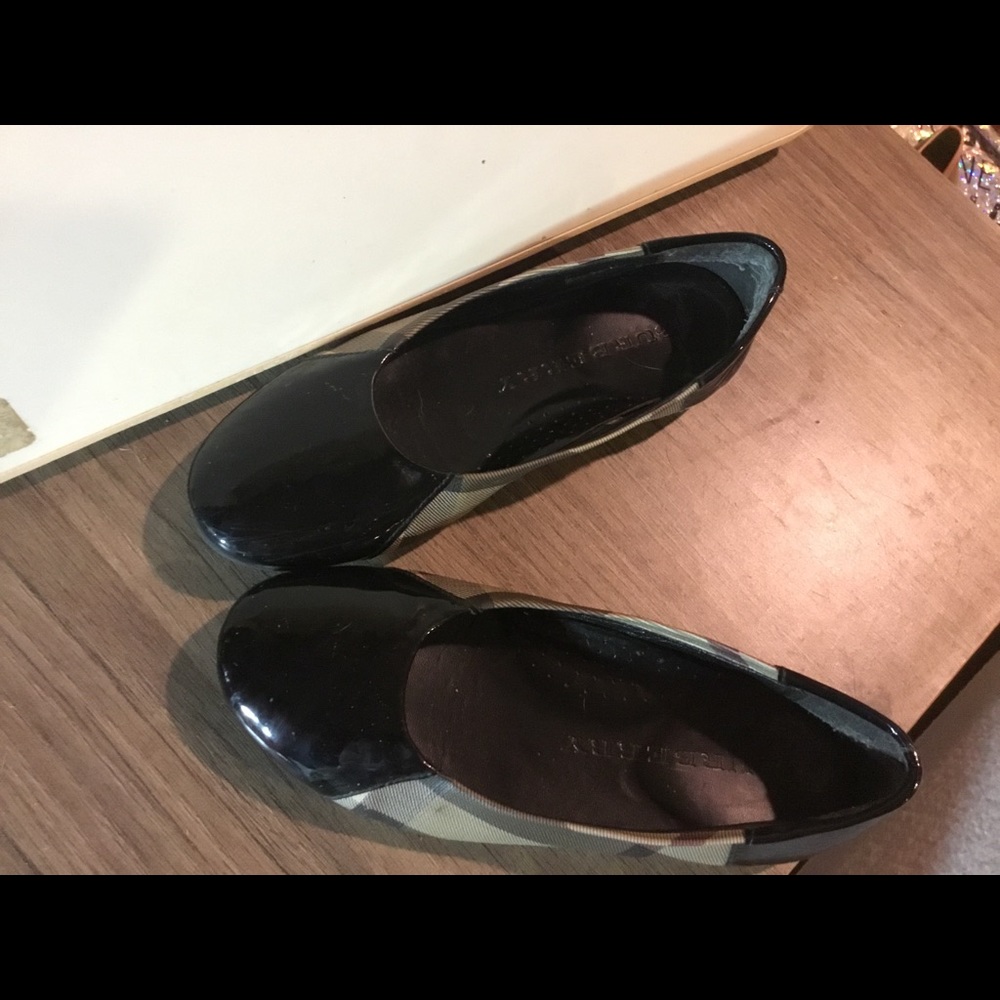 Used Burberry flats